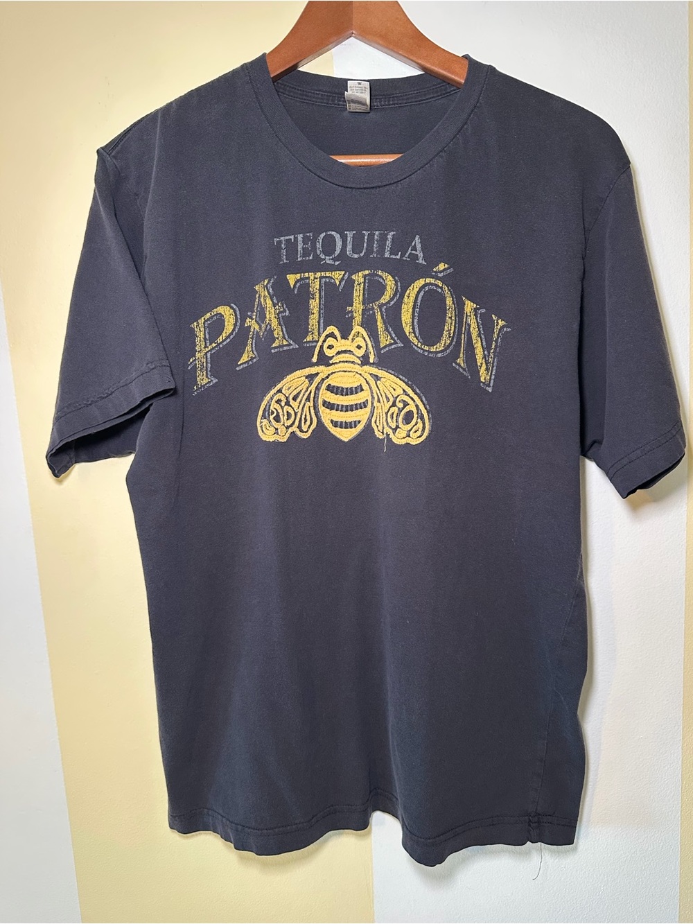 VTG Y2K Patron Tequila Bee Shirt Mens L Embroidered Applique Graphic Promo Tee